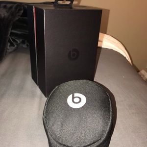 Beats Solo3 Wireless On-Ear Headphones - Rose Gold